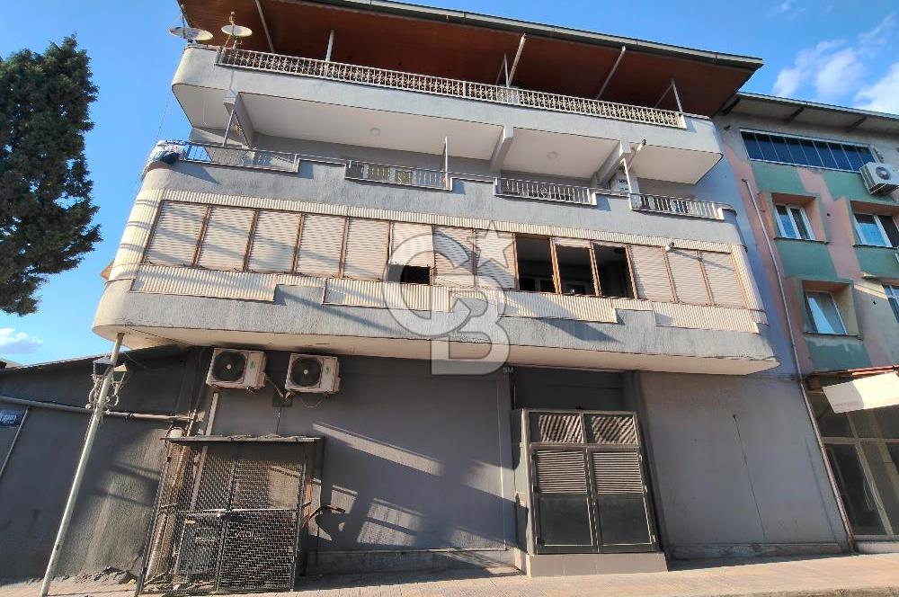BORNOVA ÜMİT MAHALLESİ'NDE KİRALIK GENİŞ CADDE ÜSTÜ 3+1 DAİRE