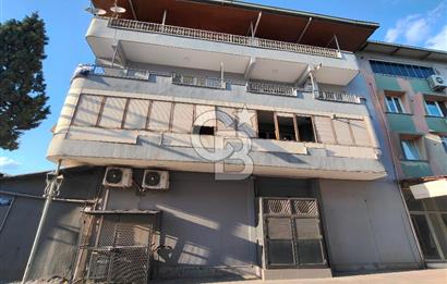 BORNOVA ÜMİT MAHALLESİ'NDE KİRALIK GENİŞ CADDE ÜSTÜ 3+1 DAİRE