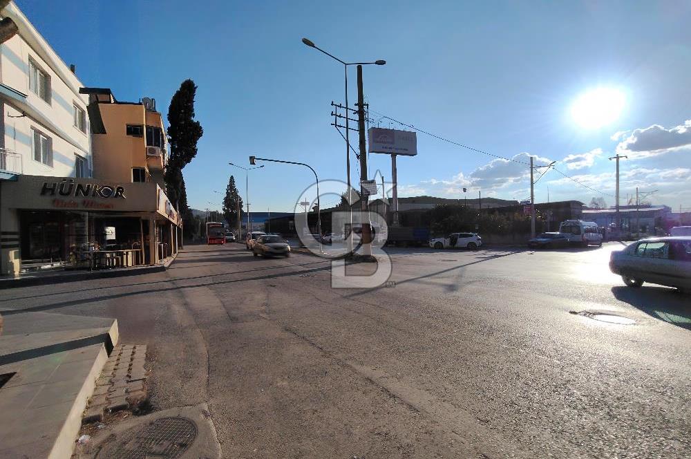 BORNOVA ÜMİT MAHALLESİ'NDE KİRALIK GENİŞ CADDE ÜSTÜ 3+1 DAİRE