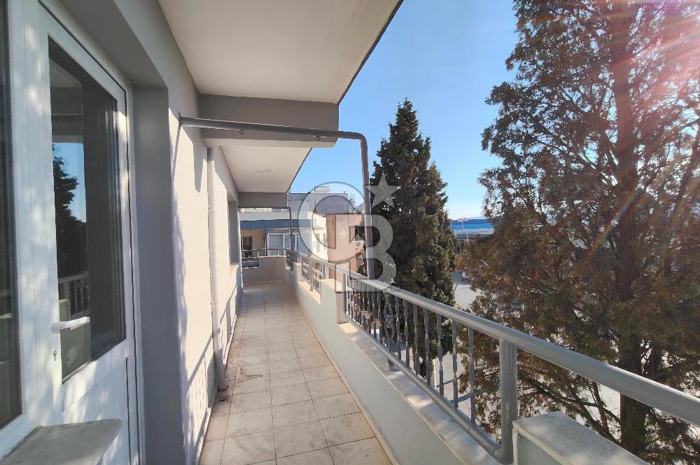 BORNOVA ÜMİT MAHALLESİ'NDE KİRALIK GENİŞ CADDE ÜSTÜ 3+1 DAİRE