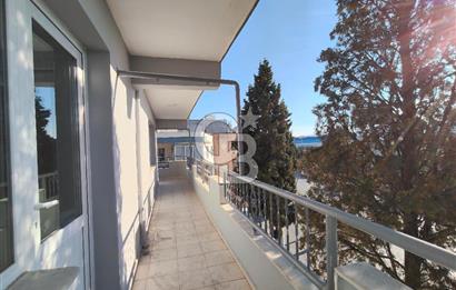 BORNOVA ÜMİT MAHALLESİ'NDE KİRALIK GENİŞ CADDE ÜSTÜ 3+1 DAİRE