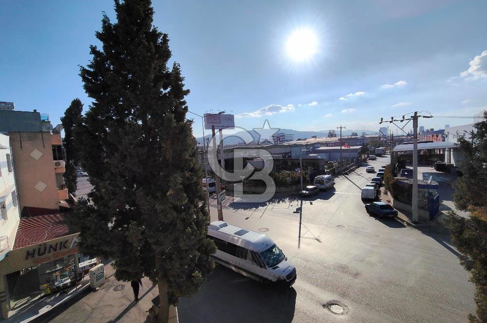 BORNOVA ÜMİT MAHALLESİ'NDE KİRALIK GENİŞ CADDE ÜSTÜ 3+1 DAİRE