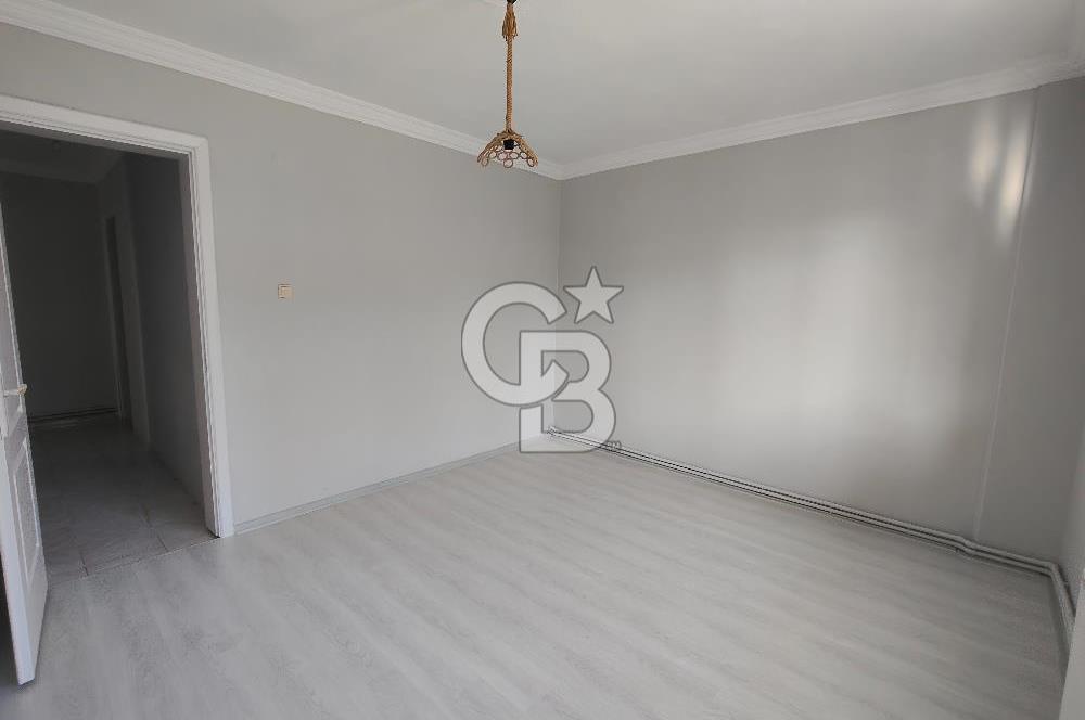 BORNOVA ÜMİT MAHALLESİ'NDE KİRALIK GENİŞ CADDE ÜSTÜ 3+1 DAİRE