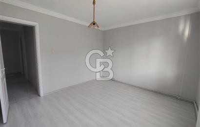BORNOVA ÜMİT MAHALLESİ'NDE KİRALIK GENİŞ CADDE ÜSTÜ 3+1 DAİRE