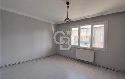 BORNOVA ÜMİT MAHALLESİ'NDE KİRALIK GENİŞ CADDE ÜSTÜ 3+1 DAİRE