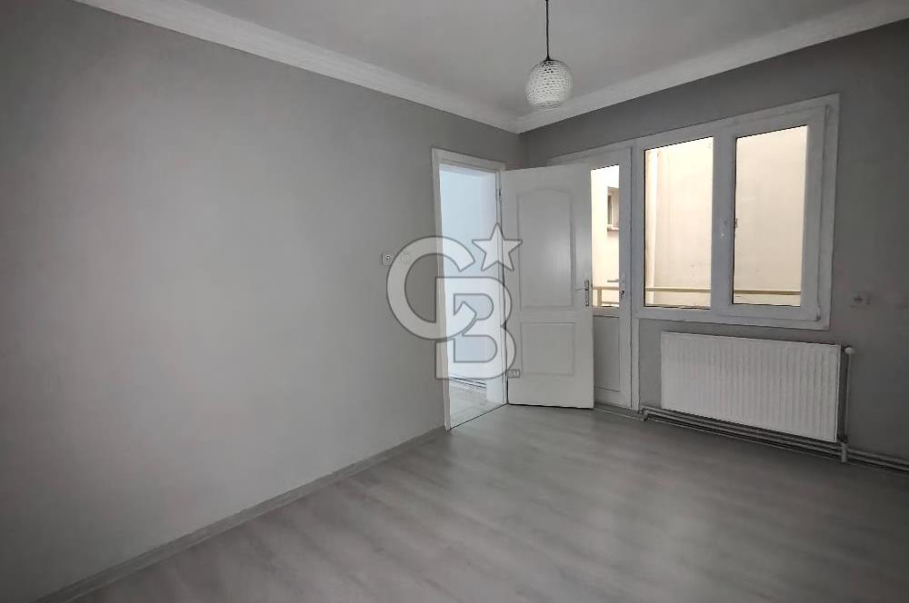 BORNOVA ÜMİT MAHALLESİ'NDE KİRALIK GENİŞ CADDE ÜSTÜ 3+1 DAİRE