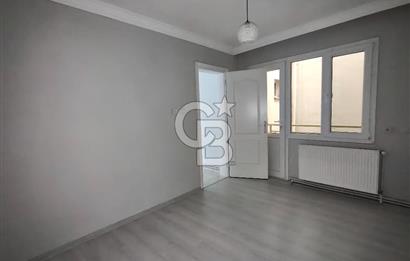 BORNOVA ÜMİT MAHALLESİ'NDE KİRALIK GENİŞ CADDE ÜSTÜ 3+1 DAİRE