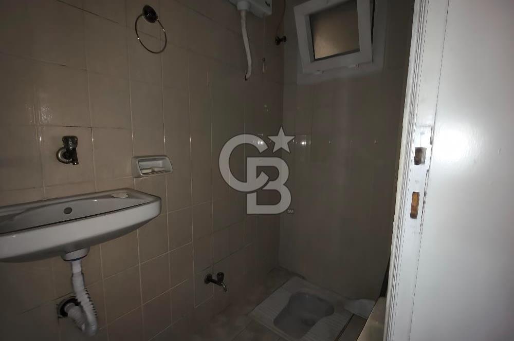 BORNOVA ÜMİT MAHALLESİ'NDE KİRALIK GENİŞ CADDE ÜSTÜ 3+1 DAİRE