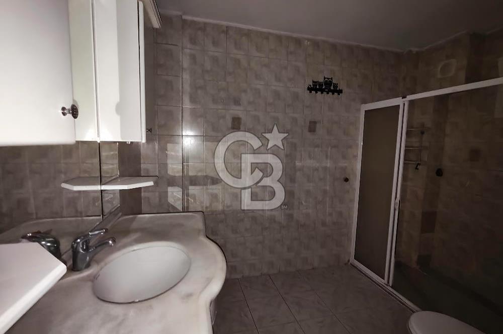 BORNOVA ÜMİT MAHALLESİ'NDE KİRALIK GENİŞ CADDE ÜSTÜ 3+1 DAİRE