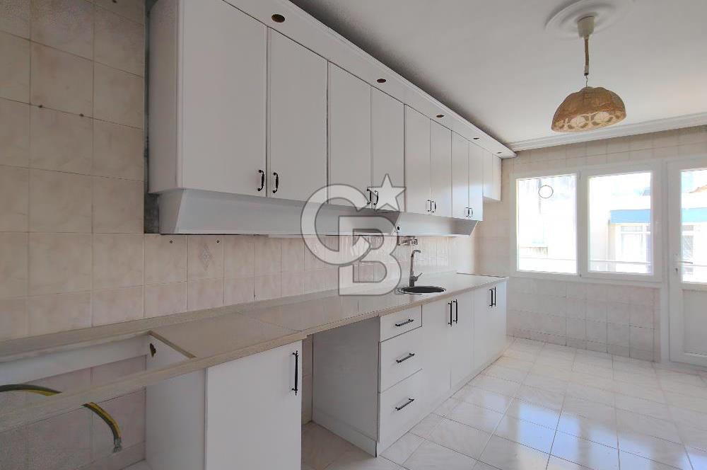 BORNOVA ÜMİT MAHALLESİ'NDE KİRALIK GENİŞ CADDE ÜSTÜ 3+1 DAİRE