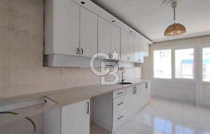 BORNOVA ÜMİT MAHALLESİ'NDE KİRALIK GENİŞ CADDE ÜSTÜ 3+1 DAİRE