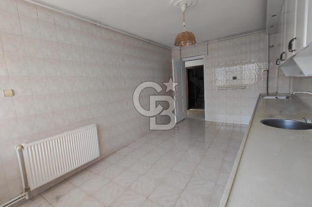 BORNOVA ÜMİT MAHALLESİ'NDE KİRALIK GENİŞ CADDE ÜSTÜ 3+1 DAİRE