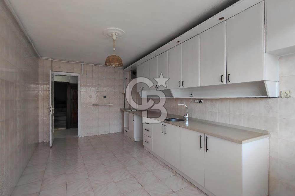 BORNOVA ÜMİT MAHALLESİ'NDE KİRALIK GENİŞ CADDE ÜSTÜ 3+1 DAİRE