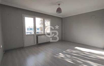 BORNOVA ÜMİT MAHALLESİ'NDE KİRALIK GENİŞ CADDE ÜSTÜ 3+1 DAİRE