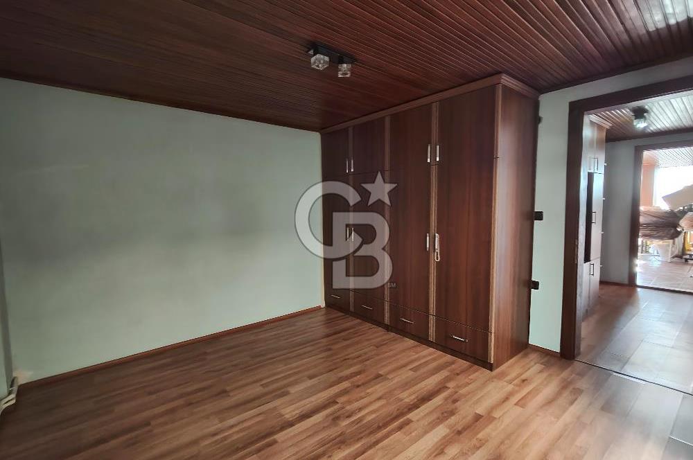 BORNOVA ÜMİT MAHALLESİ'NDE TERASLI KİRALIK 1+1 DAİRE