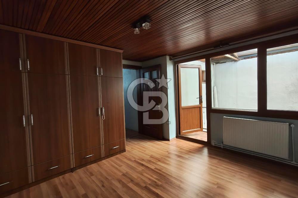 BORNOVA ÜMİT MAHALLESİ'NDE TERASLI KİRALIK 1+1 DAİRE