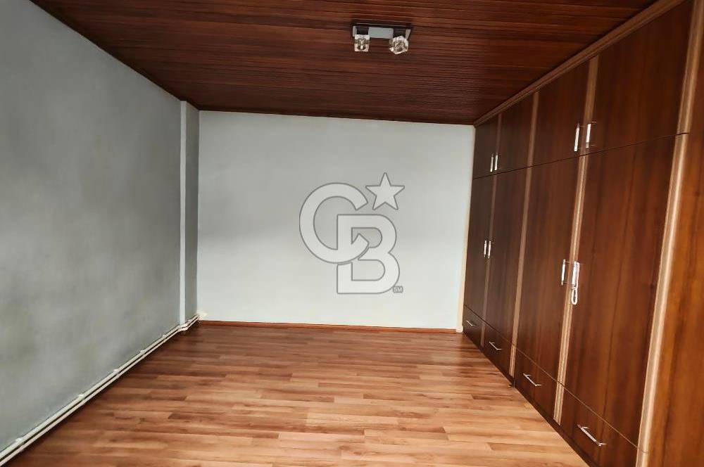 BORNOVA ÜMİT MAHALLESİ'NDE TERASLI KİRALIK 1+1 DAİRE