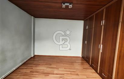 BORNOVA ÜMİT MAHALLESİ'NDE TERASLI KİRALIK 1+1 DAİRE