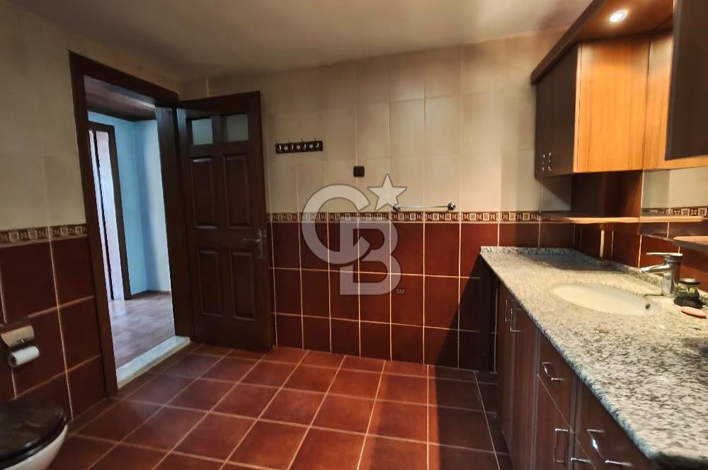 BORNOVA ÜMİT MAHALLESİ'NDE TERASLI KİRALIK 1+1 DAİRE