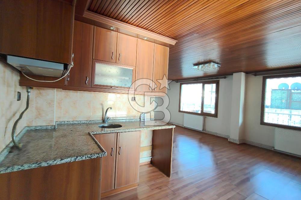 BORNOVA ÜMİT MAHALLESİ'NDE TERASLI KİRALIK 1+1 DAİRE