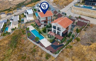  Foça Foçaköy’de Havuzlu Butik Site İçerisinde Vadi Manzaralı Satılık 2+2 Villa