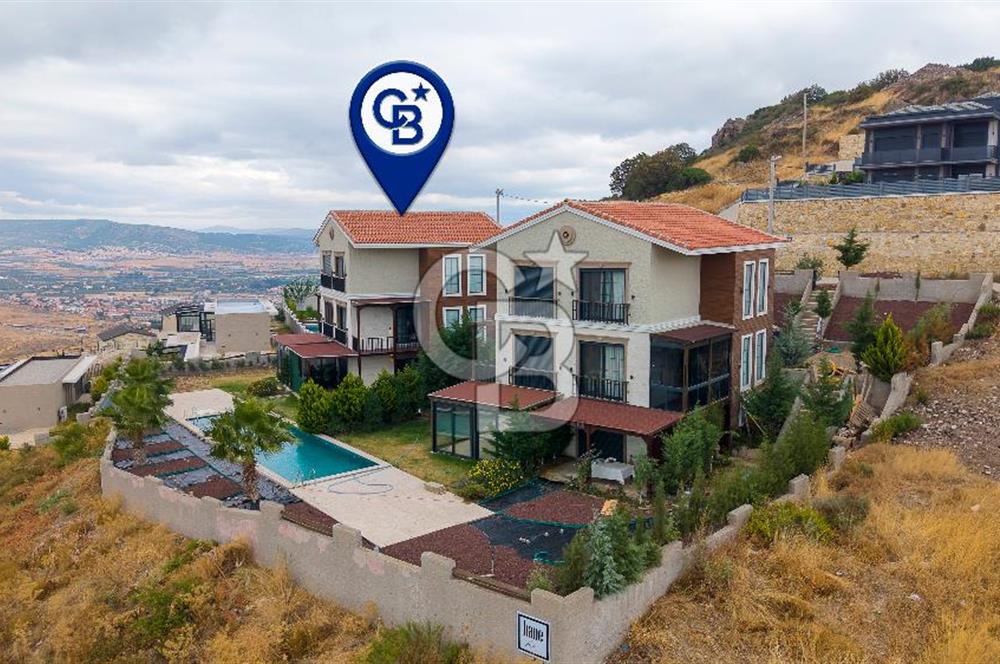 Foça Foçaköy’de Havuzlu Butik Site İçerisinde Vadi Manzaralı Satılık 2+2 Villa