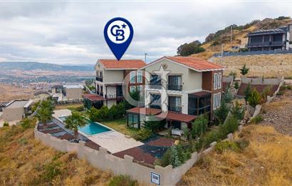 Foça Foçaköy’de Havuzlu Butik Site İçerisinde Vadi Manzaralı Satılık 2+2 Villa