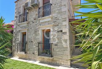 FOÇA İSMETPAŞA MAHALLESİ’NDE SATILIK 3+1 VİLLA - 11 - 377758