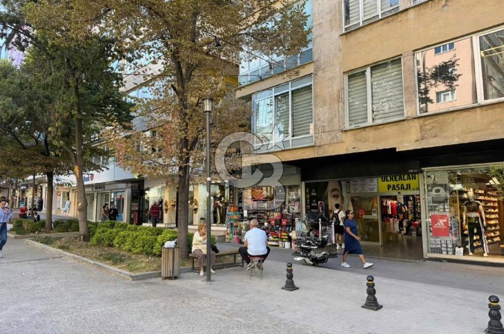 KIZILAY İZMİR-1 CADDESİNDE CADDE CEPHELİ SATILIK DÜKKAN
