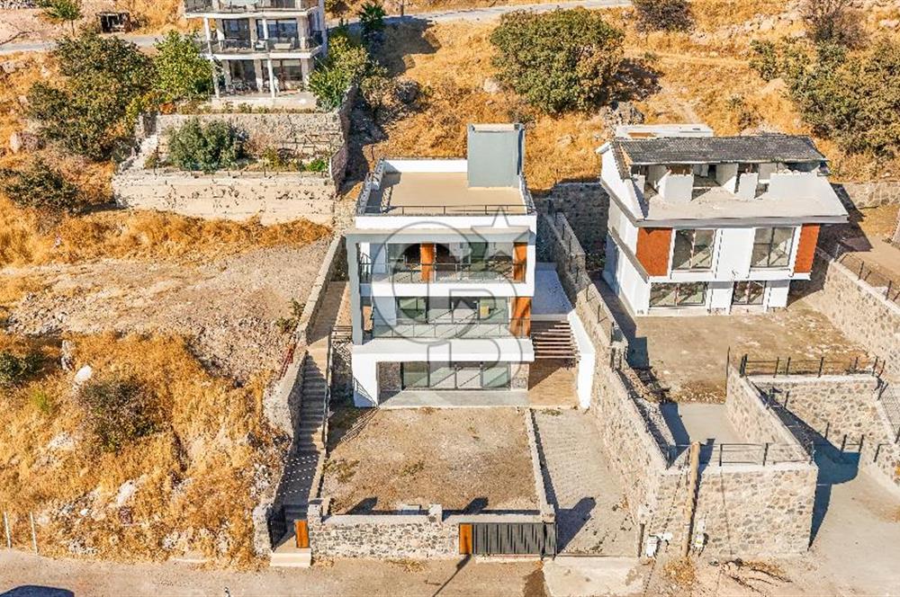 ÇANDARLI BİMEYKO'DA ADA MANZARALI SATILIK TRİPLEKS VİLLA