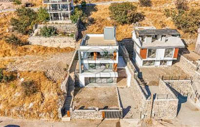 ÇANDARLI BİMEYKO'DA ADA MANZARALI SATILIK TRİPLEKS VİLLA