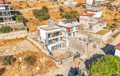 ÇANDARLI BİMEYKO'DA ADA MANZARALI SATILIK TRİPLEKS VİLLA