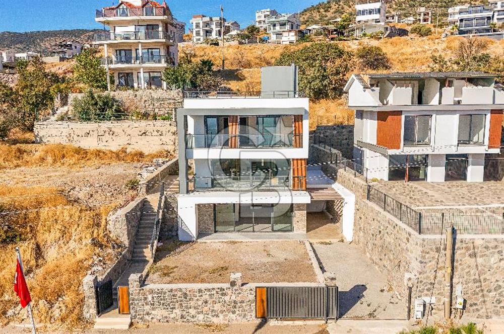 ÇANDARLI BİMEYKO'DA ADA MANZARALI SATILIK TRİPLEKS VİLLA