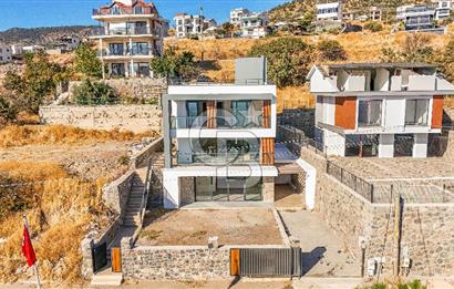 ÇANDARLI BİMEYKO'DA ADA MANZARALI SATILIK TRİPLEKS VİLLA