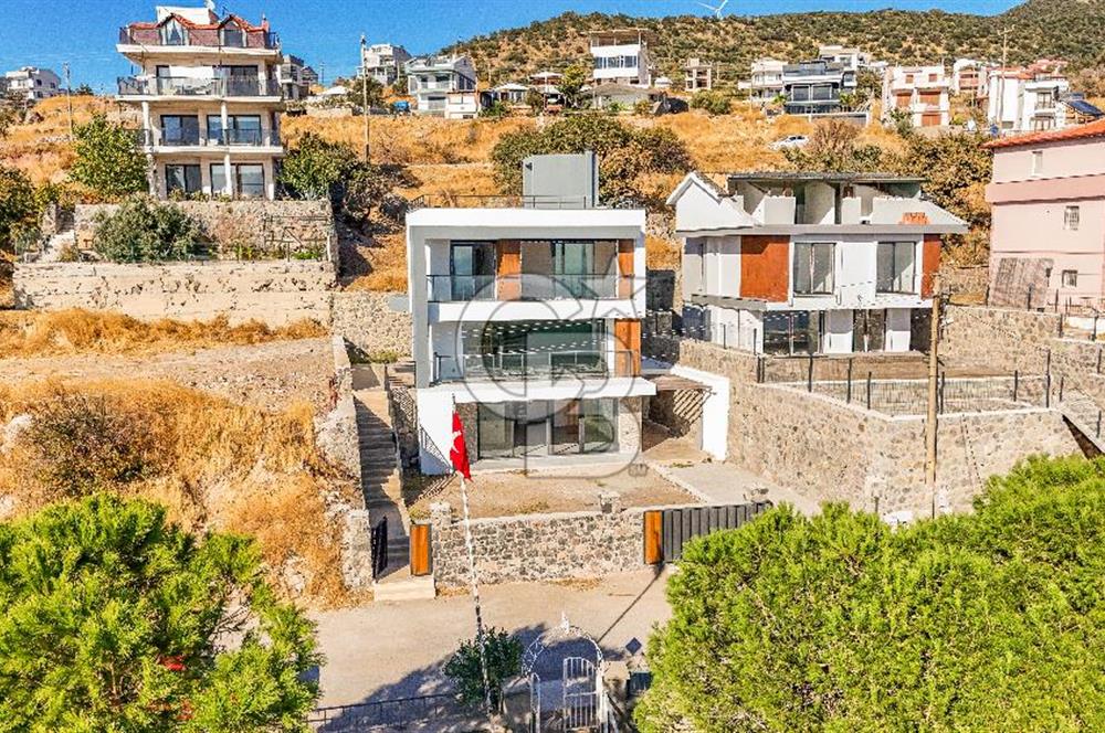 ÇANDARLI BİMEYKO'DA ADA MANZARALI SATILIK TRİPLEKS VİLLA