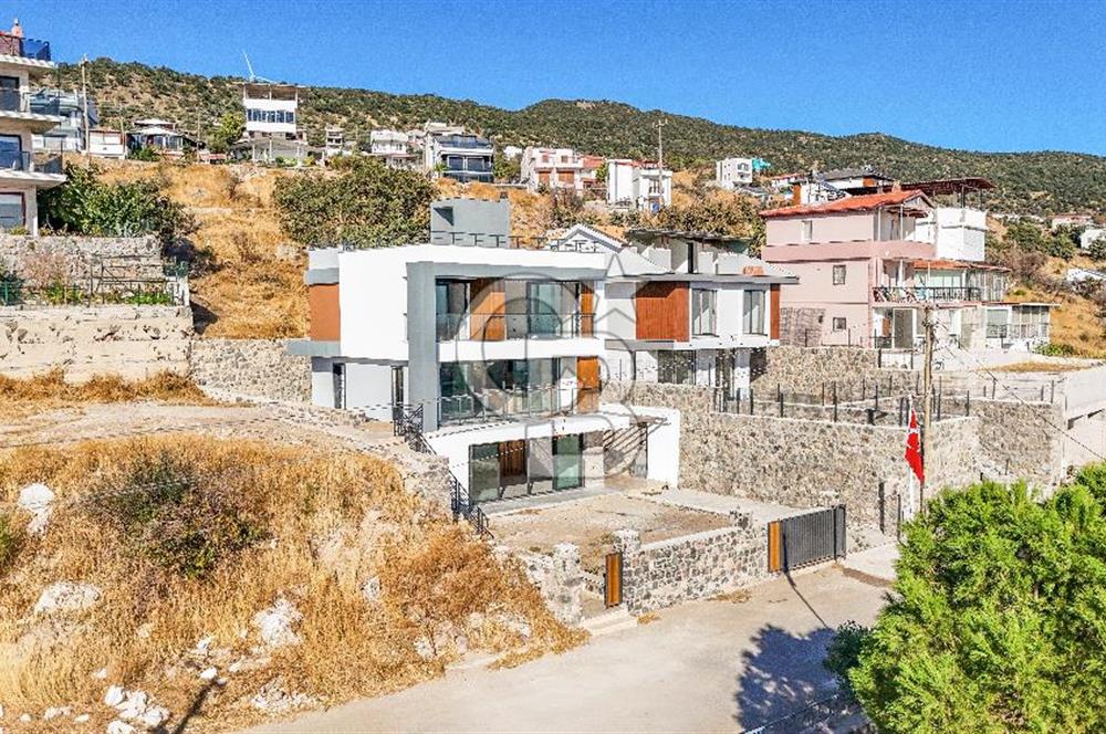 ÇANDARLI BİMEYKO'DA ADA MANZARALI SATILIK TRİPLEKS VİLLA
