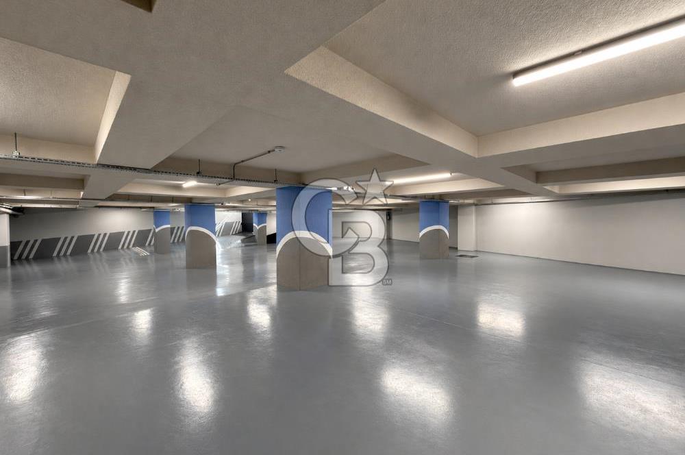 MALTEPE'DE E5 YAN YOL ÜZERİNDE 3.500 M2 SIFIR KİRALIK PLAZA