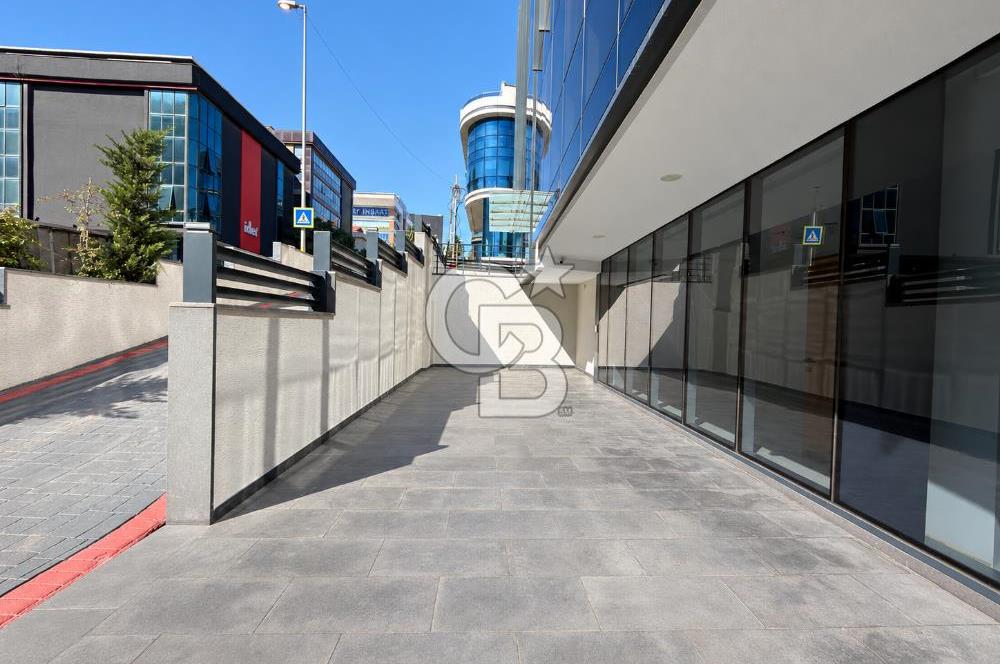 MALTEPE'DE E5 YAN YOL ÜZERİNDE 3.500 M2 SIFIR KİRALIK PLAZA