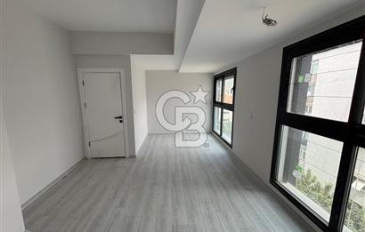 İzmir Bayraklı'da Cadde Üzeri Köşe Konum Kiralık 3+1 Daire