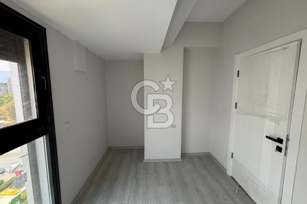 İzmir Bayraklı'da Cadde Üzeri Köşe Konum Kiralık 3+1 Daire