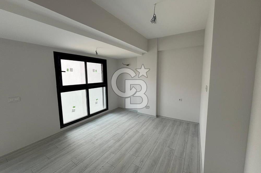 İzmir Bayraklı'da Cadde Üzeri Köşe Konum Kiralık 3+1 Daire