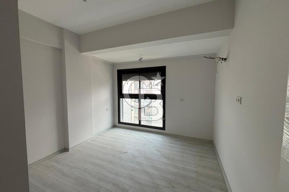 İzmir Bayraklı'da Cadde Üzeri Köşe Konum Kiralık 3+1 Daire