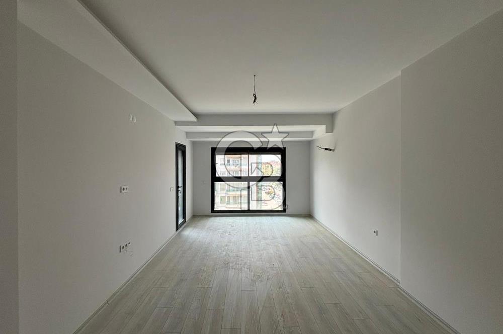 İzmir Bayraklı'da Cadde Üzeri Köşe Konum Kiralık 3+1 Daire