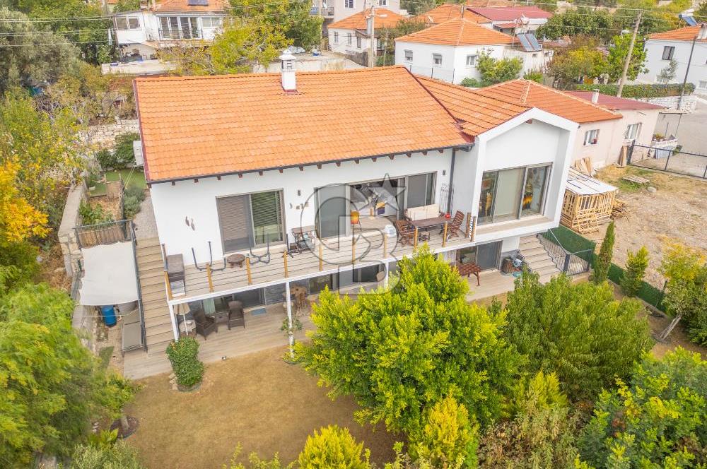 DEMİRCİLİ’DE 540 m² ARSA İÇERİSİNDE, 250 m² KULLANIM ALANLI VİLLA