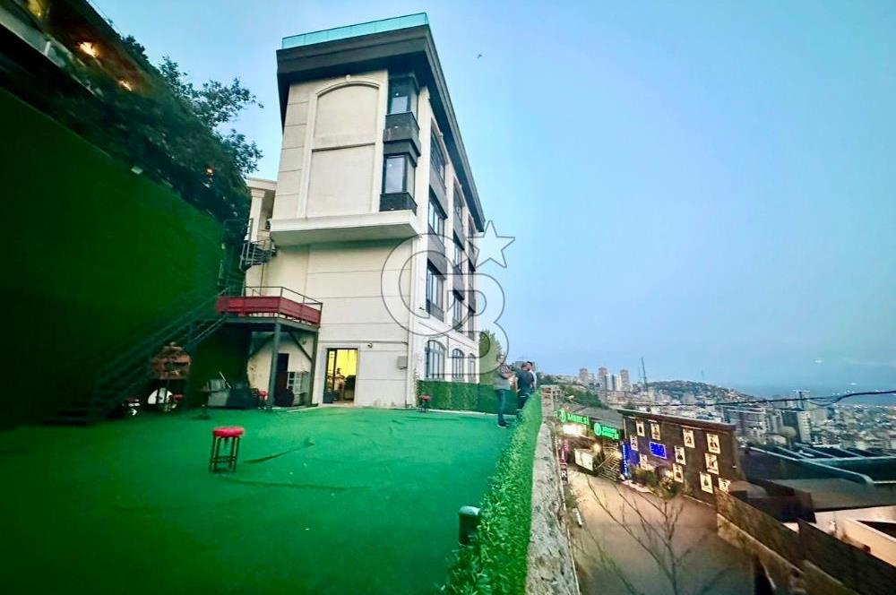 Kartal'da Deniz,Adalar ve Şehir Manzaralı Komple Bina