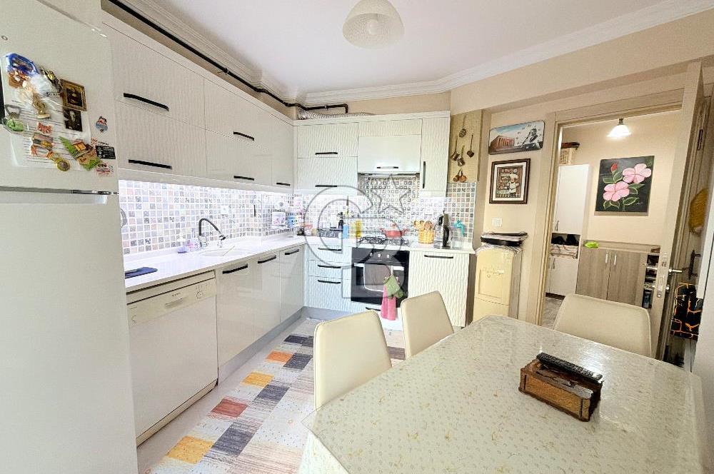 Çiğli Satılık 3+1  Daire Geniş Ferah  Şirak Apartmanında