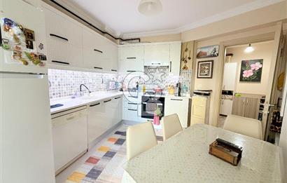 Çiğli Satılık 3+1  Daire Geniş Ferah  Şirak Apartmanında