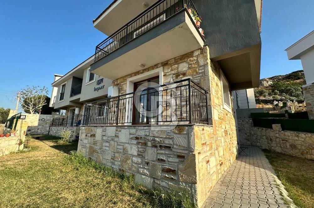 Foça Yenibağarası'nda Kiralık 2+1 Bahçe Katı Daire
