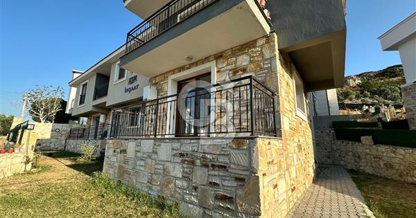 Foça Yenibağarası'nda Kiralık 2+1 Bahçe Katı Daire - 377945