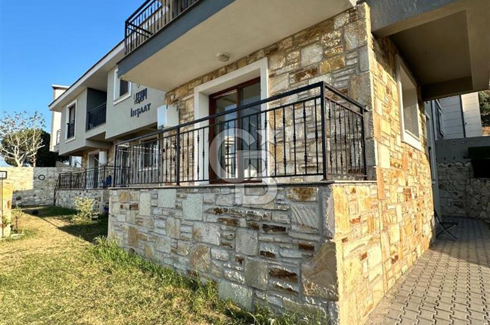 Foça Yenibağarası'nda Kiralık 2+1 Bahçe Katı Daire